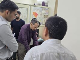 जिले में मूसलाधार बारिश, ग्राउंड जीरो पर डीएम, प्रातःकाल से ही सड़कों पर स्थिति का लिया जायजा।