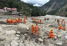 उत्तरकाशी आपदा: धराली में 8-10 फीट मलबे के नीचे दबे होटल और लोग, GPR से मिले संकेत, रेस्क्यू तेज