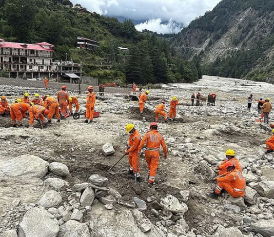 उत्तरकाशी आपदा: धराली में 8-10 फीट मलबे के नीचे दबे होटल और लोग, GPR से मिले संकेत, रेस्क्यू तेज