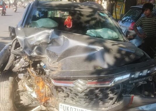 Dehradun Accident: पेड़ से टकराई तेज रफ्तार कार, इंजीनियरिंग छात्र की दर्दनाक मौत, दो दोस्त गंभीर रूप से घायल