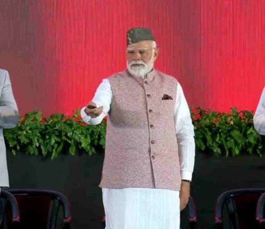 PM Modi Dehradun Visit Live: ‘मेरा उत्तराखंड से गहरा लगाव’ — पीएम मोदी बोले, “हर वर्ष लाखों श्रद्धालु आते हैं, उत्तराखंड विकास की नई ऊंचाई पर पहुंच रहा है”