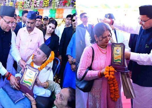 उत्तराखंड: सीएम धामी की बड़ी घोषणा – आंदोलनकारियों और उनके आश्रितों की बढ़ेगी पेंशन, हेलिकॉप्टर से हुई पुष्प वर्षा