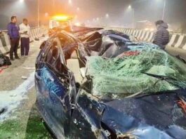 Haridwar: फ्लाईओवर पर तेज रफ्तार बलेनो कार जनरेटर से टकराई, युवा खिलाड़ी सहित दो मजदूरों की मौत