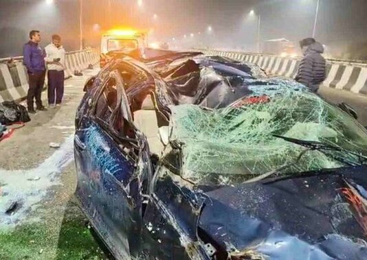 Haridwar: फ्लाईओवर पर तेज रफ्तार बलेनो कार जनरेटर से टकराई, युवा खिलाड़ी सहित दो मजदूरों की मौत