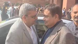 VIDEO: संसद में हल्का-फुल्का पल, ‘एक भी मिला क्या?’—घुसपैठियों पर कल्याण बनर्जी के सवाल पर नितिन गडकरी मुस्कुराए, सांसदों की छूटी हंसी