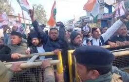 चमोली: गौचर कृषि मेले में कांग्रेस का विरोध प्रदर्शन, पुलिस ने कई कार्यकर्ताओं को लिया हिरासत में