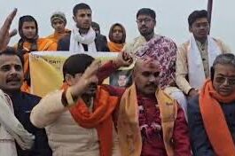 UP News: काशी में गंगा की लहरों के बीच युवक ने अपनाया सनातन धर्म, असद से बने अथर्व त्यागी