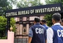 यूपी: झांसी में CBI का बड़ा ट्रैप, CGST की डिप्टी कमिश्नर समेत 5 गिरफ्तार; 70 लाख की घूस लेते रंगेहाथ पकड़े गए अफसर