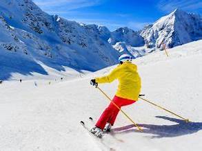 औली में बर्फबारी से लौटी रौनक, चारों ओर बिछी सफेद चादर, कृत्रिम झील भी जमी