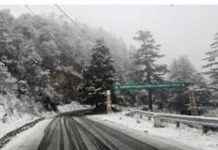 उत्तराखंड में बारिश-बर्फबारी से बढ़ी ठिठुरन, तापमान में छह डिग्री की गिरावट; देहरादून, टिहरी और उत्तरकाशी में कल स्कूल बंद