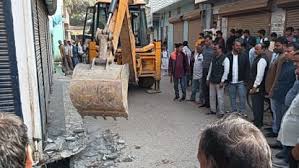 देहरादून में सरकारी भूमि से अतिक्रमण पर बड़ी कार्रवाई, प्रशासन का बुलडोजर चला; 2.5 हेक्टेयर से अधिक जमीन कराई गई मुक्त