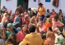 साले की मोहब्बत का खौफनाक अंजाम: एटा में पंचायत से पहले जीजा की चाकू गोदकर हत्या, भाई गंभीर घायल; Video