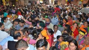 वृंदावन में श्रद्धालुओं की मजबूरी पर बाइकर्स की मनमानी, अवैध वसूली से लेकर धक्का-मुक्की तक मचा हंगामा