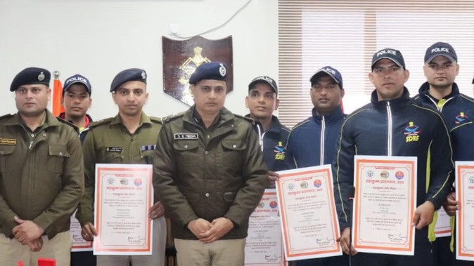 uttarakhadn-police_f7198189799d46116f5dea03d9e6cdc7-ezgif.com-avif-to-jpg-converter