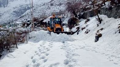 उत्तराखंड मौसम अपडेट: बारिश से बढ़ी ठंड, पांच जिलों के ऊंचाई वाले इलाकों में आज बर्फबारी की चेतावनी