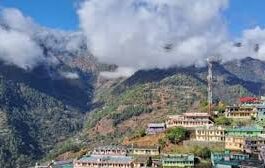 Uttarakhand Weather: मौसम खुला तो मैदान से लेकर पहाड़ तक चढ़ा पारा, आने वाले दिनों में फिर बारिश-बर्फबारी के आसार