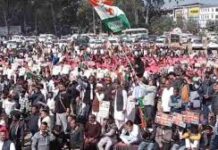 Uttarakhand: बढ़ते अपराधों के खिलाफ कांग्रेस का लोकभवन घेराव, एक मंच पर दिखे दिग्गज नेता, सरकार पर लगाए गंभीर आरोप