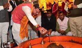 खटीमा: वनखंडी महादेव मंदिर में सीएम धामी ने किया 12 दिवसीय महाशिवरात्रि मेले का शुभारंभ, जलाभिषेक कर प्रदेश की सुख-समृद्धि की कामना