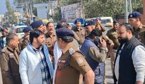 कोटद्वार ‘बाबा’ विवाद: यूपी बॉर्डर पर रोका गया आजाद समाज पार्टी प्रदेश अध्यक्ष का काफिला, दीपक से वीडियो कॉल पर हुई बात