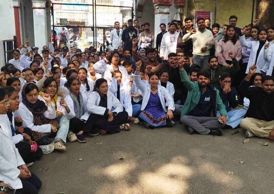 हरिद्वार: बीएएमएस द्वितीय वर्ष के छात्र ने गंगा में कूदकर की आत्महत्या, सुसाइड नोट में लिखा—“मैं असफल इंसान हूं, जिंदगी से हार गया”