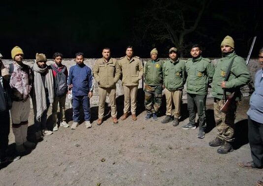 ऋषिकेश: नीलकंठ महादेव दर्शन से लौट रहे हरियाणा के पांच श्रद्धालु जंगल में भटके, पुलिस और वन विभाग ने चलाया सफल रेस्क्यू ऑपरेशन