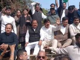 देहरादून में बढ़ते अपराधों पर कांग्रेस का हल्ला बोल, पुलिस मुख्यालय पर प्रदर्शन कर कानून व्यवस्था पर उठाए सवाल