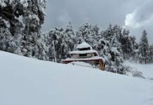 Uttarakhand Weather: आज भी बिगड़ा रहेगा मौसम, कई जिलों में भारी बारिश-बर्फबारी और तूफान का ऑरेंज अलर्ट