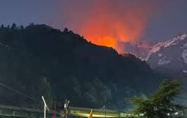 भारत-चीन सीमा पर मलारी के जंगलों में लगी आग, सेना शिविर सुरक्षित; वन विभाग की टीम ने शुरू किया बुझाने का अभियान