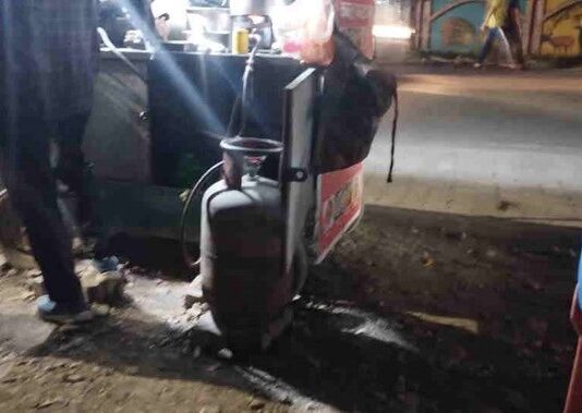 देहरादून में LPG संकट: 67 हजार घरों में रसोई गैस का इंतजार, ढाबों-फास्ट फूड दुकानों में घरेलू सिलिंडर का धड़ल्ले से इस्तेमाल
