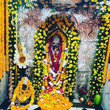 चैत्र नवरात्रि का शुभारंभ: मंदिरों में उमड़ी श्रद्धालुओं की भीड़, पहले दिन मां शैलपुत्री की पूजा