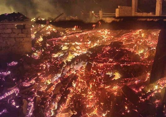 उत्तरकाशी के फीताड़ी गांव में भीषण अग्निकांड, 12 मकान जलकर राख; तीन गाय जिंदा जली, सात घंटे बाद काबू