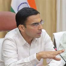 देहरादून में डीएम के खिलाफ वकीलों का मोर्चा, ट्रांसफर तक राजस्व न्यायालयों के बहिष्कार का ऐलान