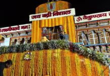 बदरीनाथ धाम कल खुलेगा श्रद्धालुओं के लिए, 25 कुंतल फूलों से सजा मंदिर परिसर, भव्य तैयारियां पूरी