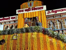 बदरीनाथ धाम कल खुलेगा श्रद्धालुओं के लिए, 25 कुंतल फूलों से सजा मंदिर परिसर, भव्य तैयारियां पूरी