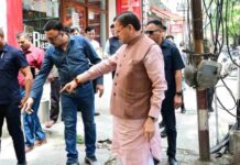 उत्तराखंड: सीएम धामी ने खुद मौके पर पहुंचकर जांची जन शिकायत, वीडियो कॉल पर अधिकारियों को दिखाई जमीनी हकीकत
