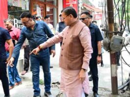 उत्तराखंड: सीएम धामी ने खुद मौके पर पहुंचकर जांची जन शिकायत, वीडियो कॉल पर अधिकारियों को दिखाई जमीनी हकीकत