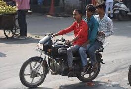 नैनीताल में बेलगाम युवा: बिना हेलमेट फर्राटा भरते दोपहिया चालक, बढ़ते हादसों ने बढ़ाई चिंता