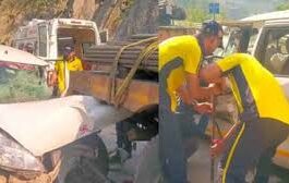 टिहरी हादसा: कौड़ियाला के पास खड़े ट्रक से टकराई कार, महिला की मौत, सात घायल