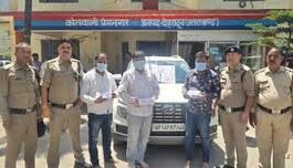 देहरादून में डेबिट कार्ड बदलकर ठगी करने वाले गिरोह का भंडाफोड़, 66 एटीएम कार्ड के साथ तीन आरोपी गिरफ्तार