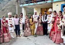 चकराता में अनोखी शादी: एक ही मंडप में पांच भाइयों ने लिए सात फेरे, दुल्हनें खुद लेकर पहुंचीं बारात