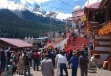 गंगोत्री धाम के कपाट खुलने से पहले मां गंगा की डोली रवाना, मुखबा में नम आंखों से विदाई