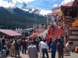 गंगोत्री धाम के कपाट खुलने से पहले मां गंगा की डोली रवाना, मुखबा में नम आंखों से विदाई