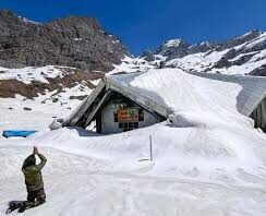 Hemkund Sahib Yatra 2026: गोविंदघाट से हेमकुंड साहिब मार्ग की सेना ने की रेकी, पांच से छह फीट तक जमी बर्फ
