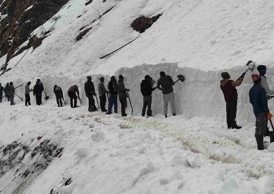 केदारनाथ यात्रा 2026: पैदल मार्ग से 80% बर्फ हटाई गई, कपाट खुलने से पहले युद्धस्तर पर तैयारियां तेज