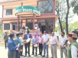 कोटद्वार: लैंसडौन का नाम बदलने के विरोध में बाजार बंद, सड़कों पर उतरे लोग; रक्षा मंत्री को भेजा ज्ञापन