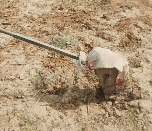 हरिद्वार: हैंडपंप के लिए कुआं खोदते समय बड़ा हादसा, मलबे में दबा बुजुर्ग; राहत-बचाव जारी