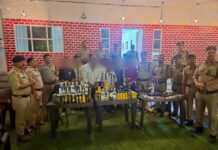 Dehradun Night Strike: प्रेमनगर में पुलिस की बड़ी कार्रवाई, रिजॉर्ट में अवैध शराब परोसने पर संचालक गिरफ्तार, 13 लोगों का चालान
