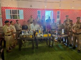 Dehradun Night Strike: प्रेमनगर में पुलिस की बड़ी कार्रवाई, रिजॉर्ट में अवैध शराब परोसने पर संचालक गिरफ्तार, 13 लोगों का चालान