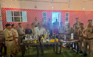 Dehradun Night Strike: प्रेमनगर में पुलिस की बड़ी कार्रवाई, रिजॉर्ट में अवैध शराब परोसने पर संचालक गिरफ्तार, 13 लोगों का चालान