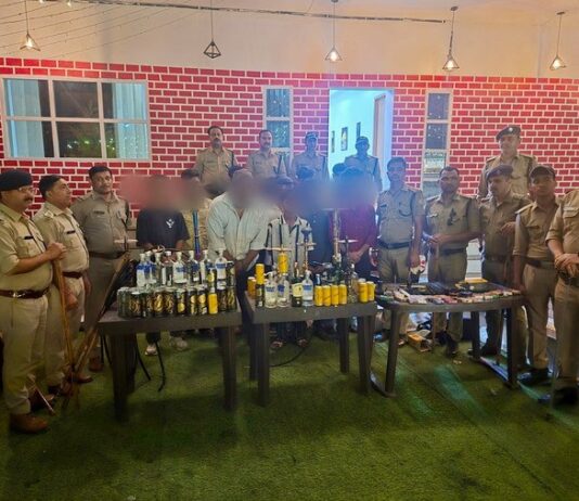 Dehradun Night Strike: प्रेमनगर में पुलिस की बड़ी कार्रवाई, रिजॉर्ट में अवैध शराब परोसने पर संचालक गिरफ्तार, 13 लोगों का चालान